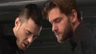 Два парня вставляют хуи в рот талантливого гея